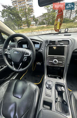 Седан Ford Fusion 2018 в 