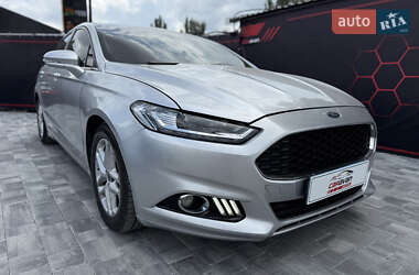 Седан Ford Fusion 2016 в 