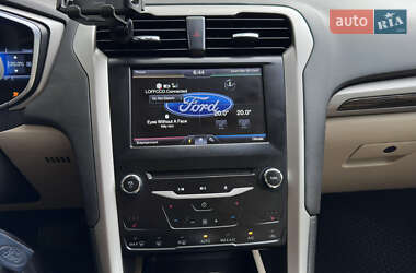 Седан Ford Fusion 2013 в 