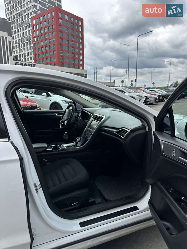 Седан Ford Fusion 2016 в Києві