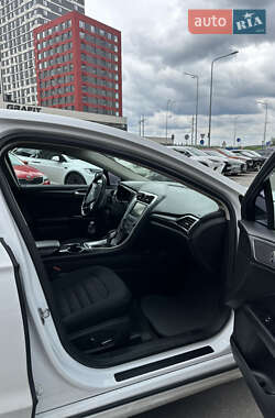 Седан Ford Fusion 2016 в 