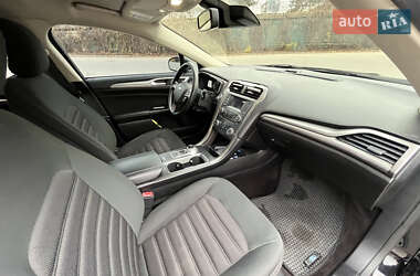 Седан Ford Fusion 2017 в 