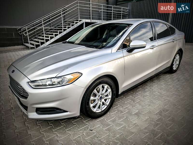 Седан Ford Fusion 2015 в 