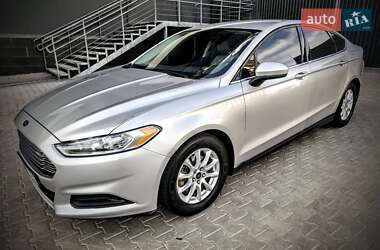Седан Ford Fusion 2015 в 