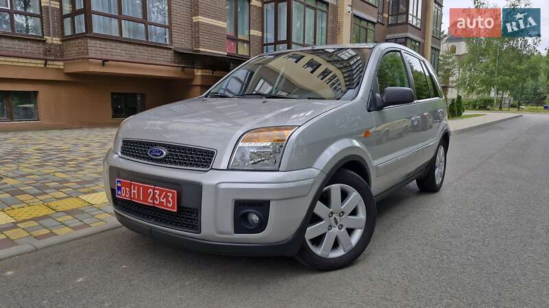 Хэтчбек Ford Fusion 2008 в 