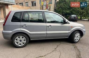 Хэтчбек Ford Fusion 2011 в 