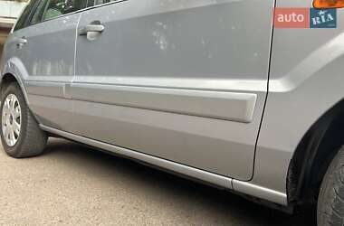 Хэтчбек Ford Fusion 2011 в 