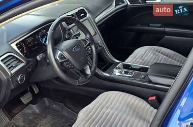 Седан Ford Fusion 2017 в 