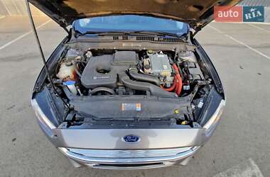 Седан Ford Fusion 2013 в 