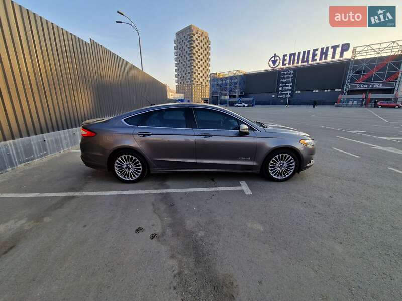 Седан Ford Fusion 2013 в 