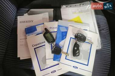 Хэтчбек Ford Fusion 2011 в 