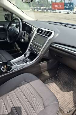 Седан Ford Fusion 2016 в 