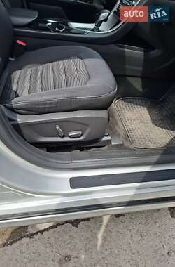 Седан Ford Fusion 2016 в 