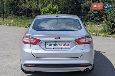 Седан Ford Fusion 2015 в 