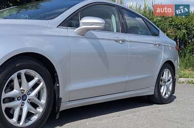 Седан Ford Fusion 2015 в 