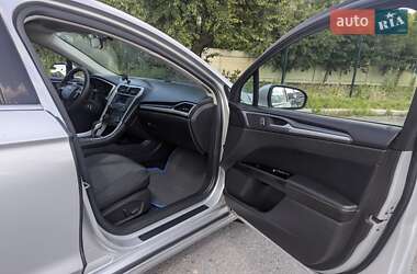 Седан Ford Fusion 2015 в 