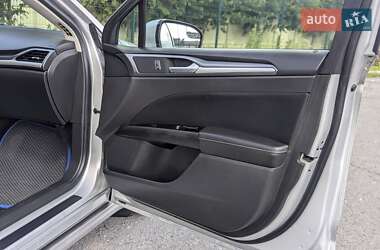 Седан Ford Fusion 2015 в 