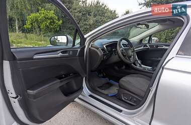 Седан Ford Fusion 2015 в 