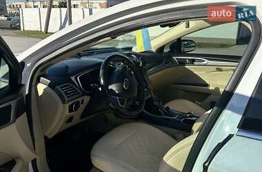 Седан Ford Fusion 2013 в 