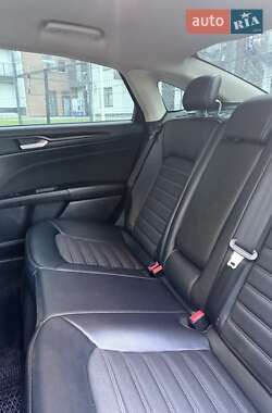 Седан Ford Fusion 2017 в 