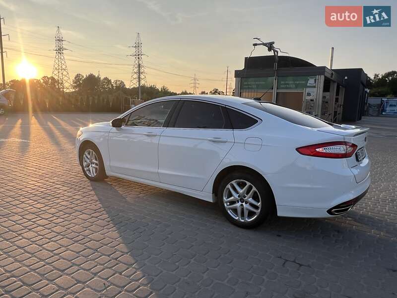 Седан Ford Fusion 2012 в Львове