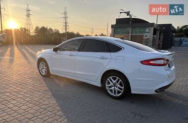 Седан Ford Fusion 2012 в 