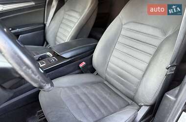 Седан Ford Fusion 2017 в 