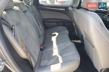 Седан Ford Fusion 2017 в 