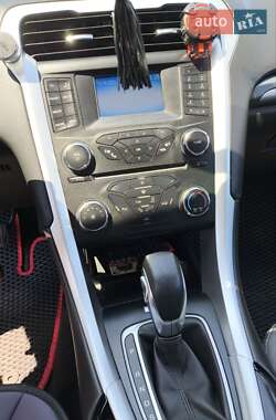 Седан Ford Fusion 2016 в 