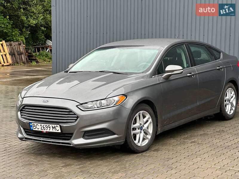 Седан Ford Fusion 2013 в Стрию