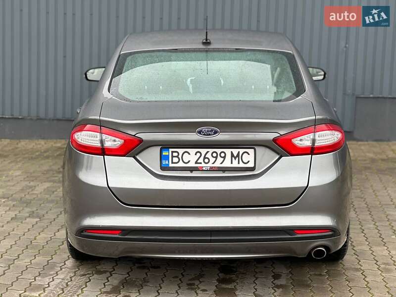 Седан Ford Fusion 2013 в Стрию