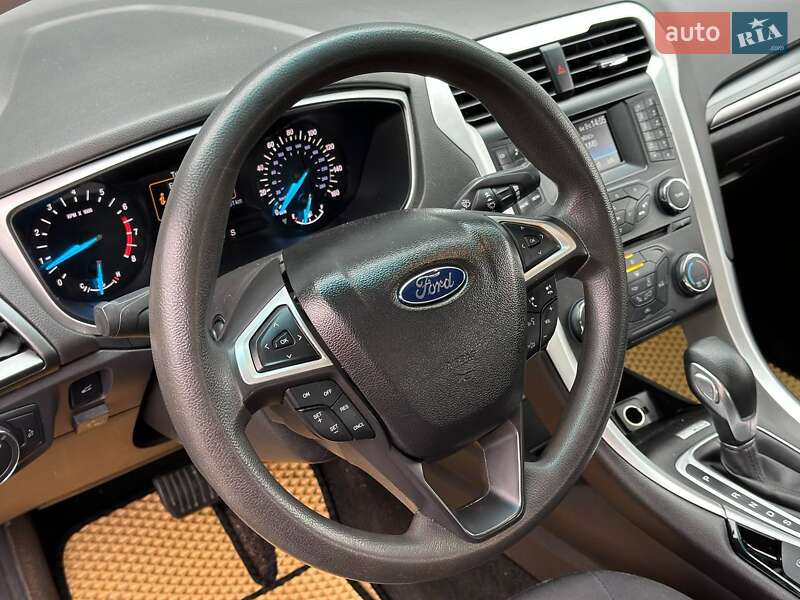 Седан Ford Fusion 2013 в Стрию