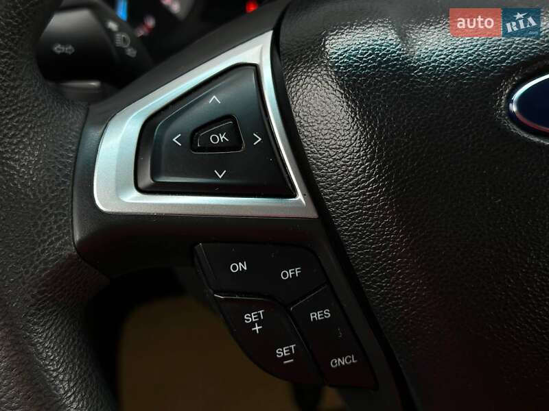 Седан Ford Fusion 2013 в Стрию