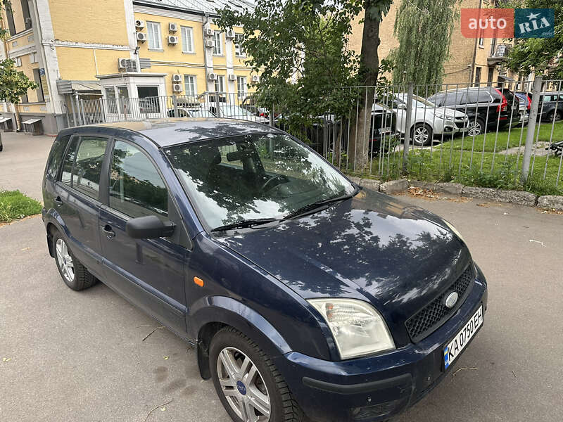 Хэтчбек Ford Fusion 2004 в 