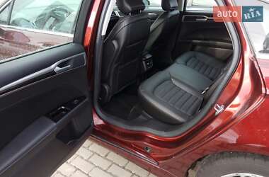Седан Ford Fusion 2016 в 