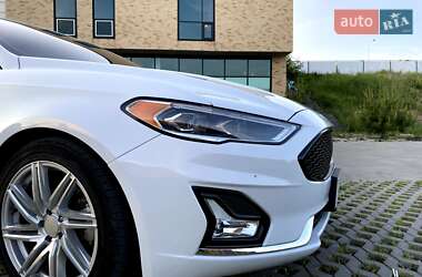 Седан Ford Fusion 2019 в 