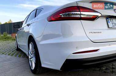 Седан Ford Fusion 2019 в 