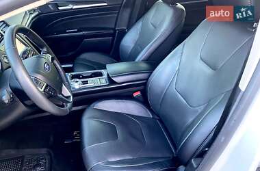 Седан Ford Fusion 2019 в 
