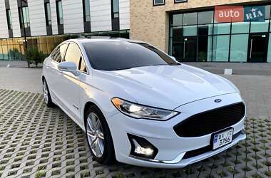 Седан Ford Fusion 2019 в 