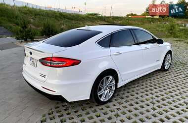 Седан Ford Fusion 2019 в 