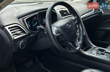 Седан Ford Fusion 2017 в 
