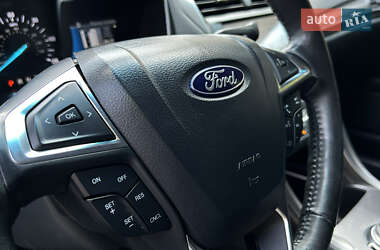 Седан Ford Fusion 2017 в 