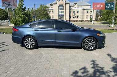Седан Ford Fusion 2019 в 