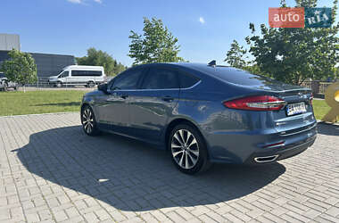 Седан Ford Fusion 2019 в 