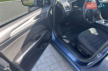 Седан Ford Fusion 2019 в 