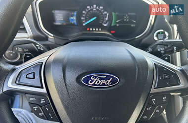 Седан Ford Fusion 2019 в 