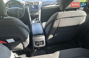 Седан Ford Fusion 2019 в 