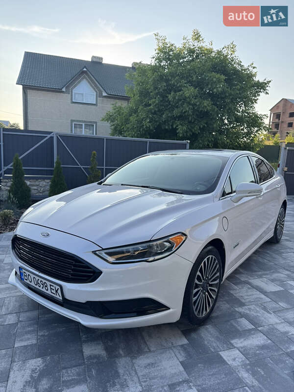 Седан Ford Fusion 2017 в 