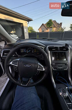 Седан Ford Fusion 2017 в 