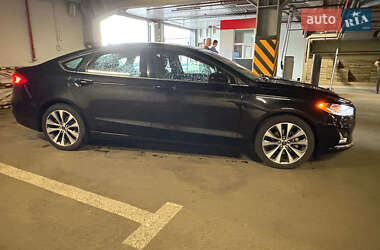 Седан Ford Fusion 2019 в 
